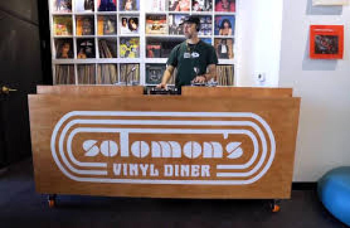 Vinyl + Touch at Solomon’s Vinyl Diner (at night)