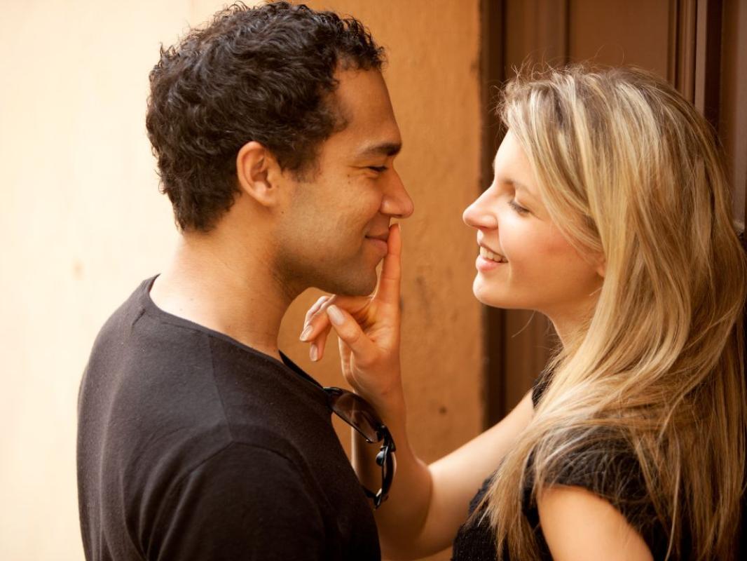 Dating in Glass City is Anything But Fragile