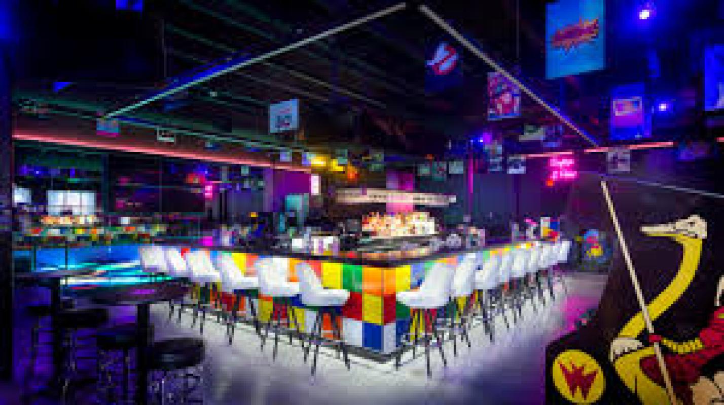 Late-Night Energy at Throwback Arcade Lounge