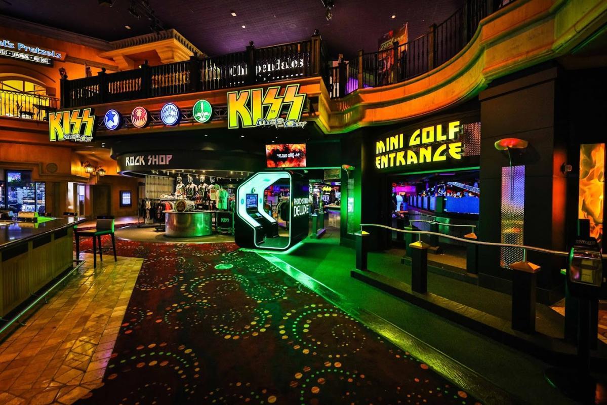Mini Golf at KISS by Monster Mini Golf