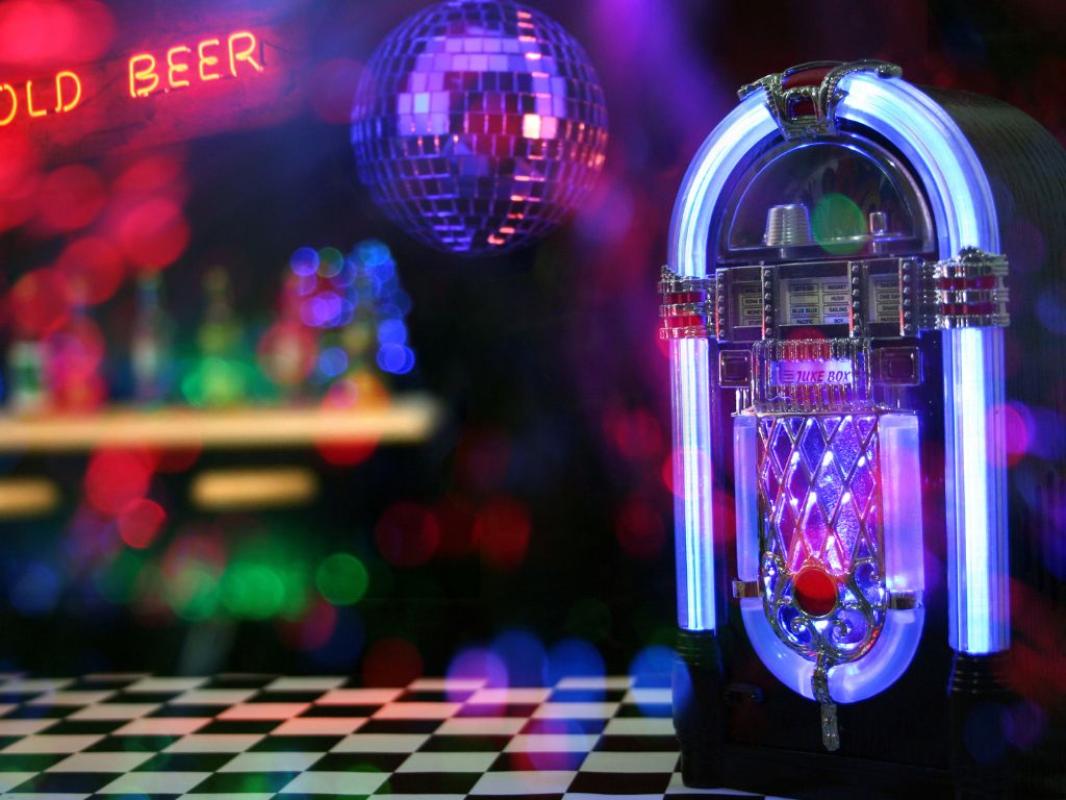 Dive Bar Crawl in Midtown